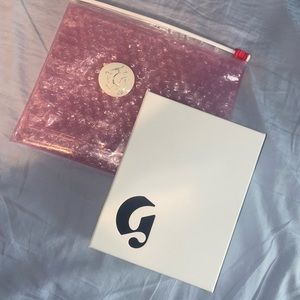 GLOSSIER LONDON PASSPORT COVER
